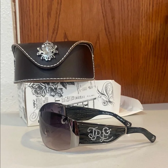 True Religion Rhinestone Sunglasses True Religion | Accessories | New Original True Religion  main image 3